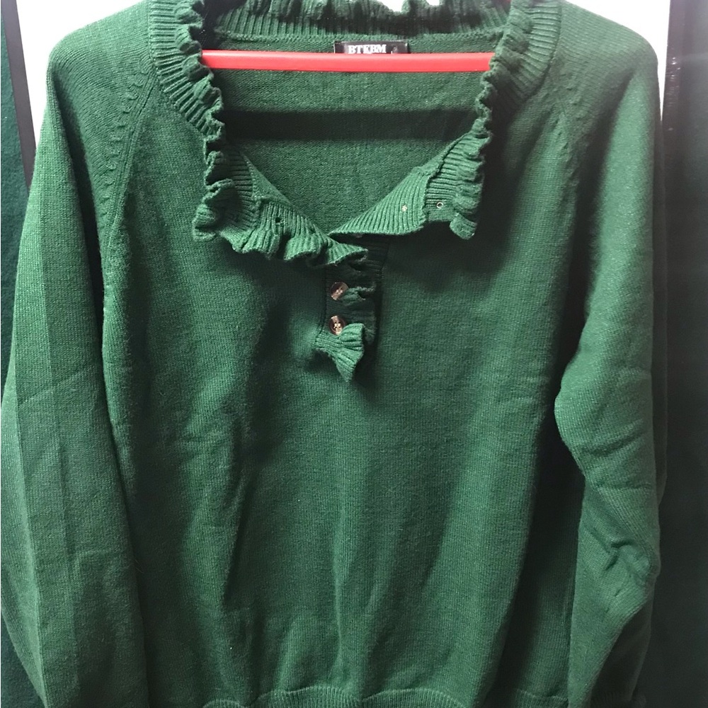 BTFBM Green Ruffled Women's 7 Button Sweater size Large